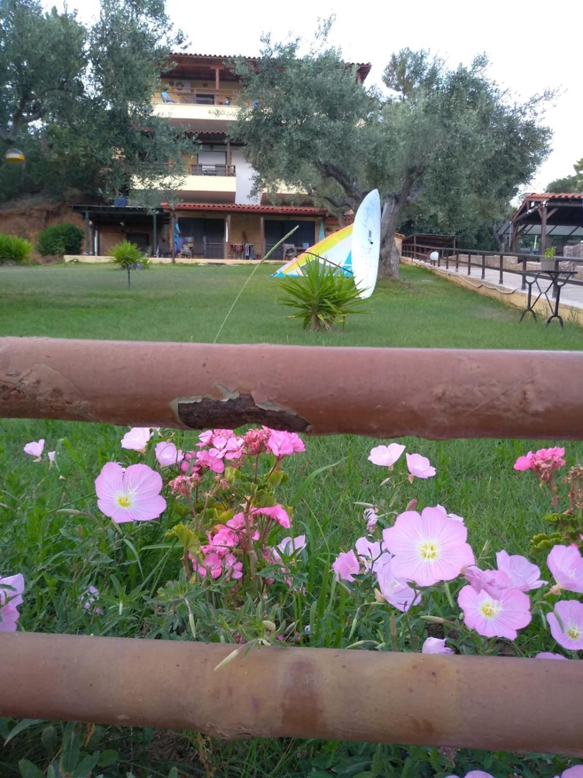 Bambola Apartments Nea Moudania Buitenkant foto