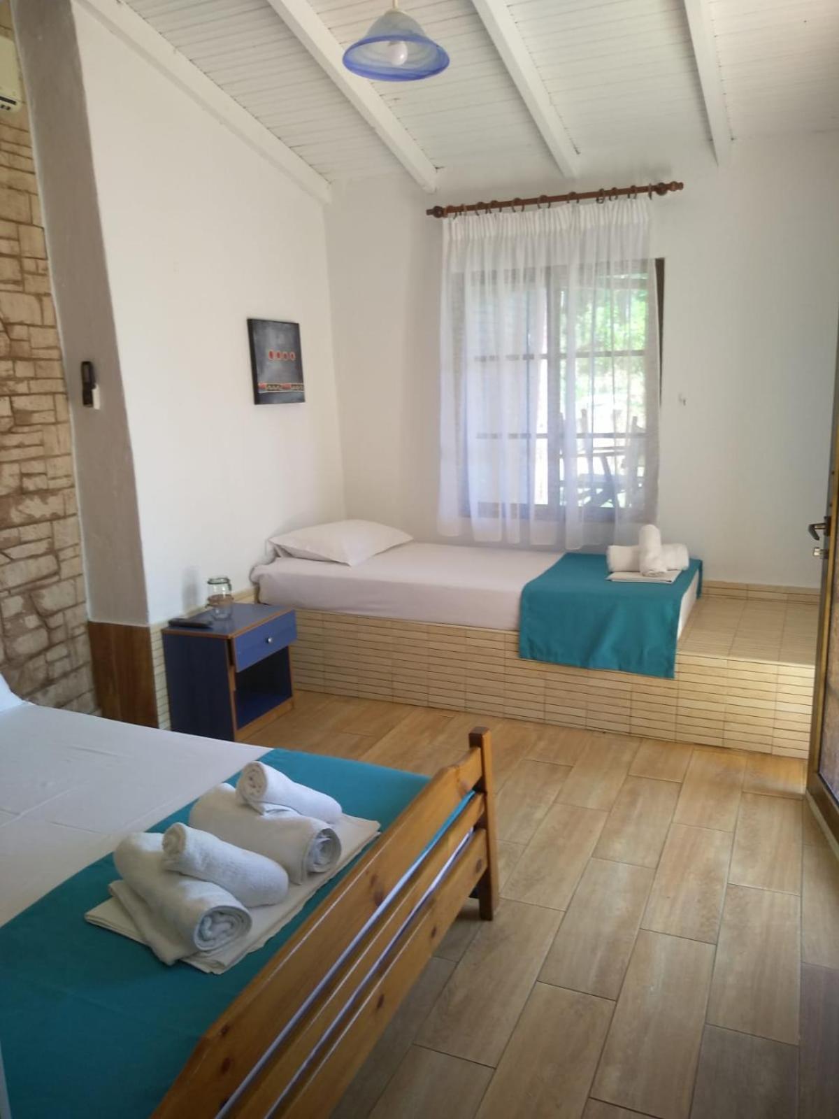 Bambola Apartments Nea Moudania Buitenkant foto