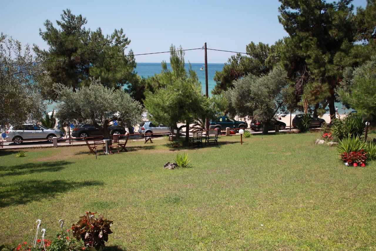 Bambola Apartments Nea Moudania Buitenkant foto