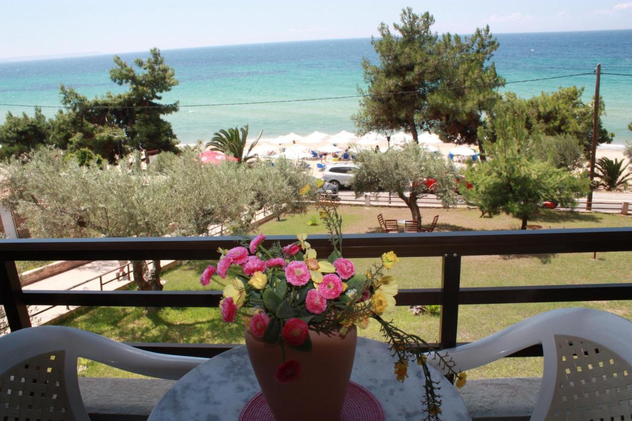 Bambola Apartments Nea Moudania Buitenkant foto