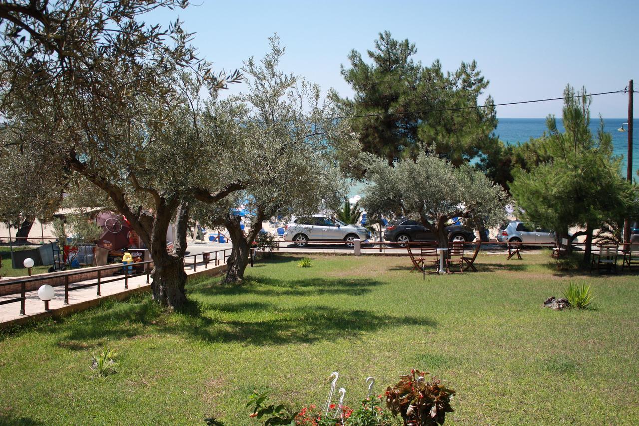 Bambola Apartments Nea Moudania Buitenkant foto