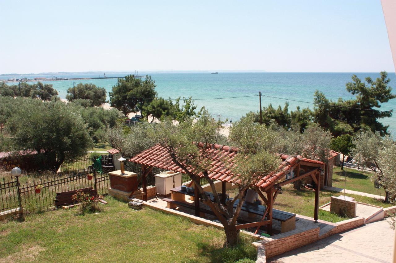 Bambola Apartments Nea Moudania Buitenkant foto