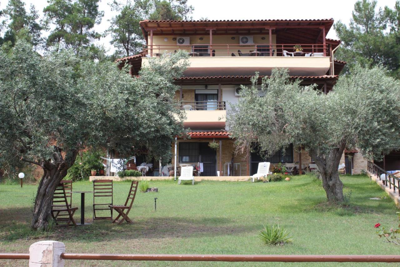 Bambola Apartments Nea Moudania Buitenkant foto